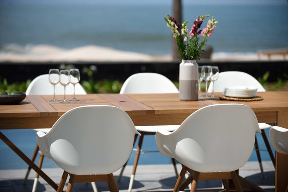 Leyland Lot Table & 8 Chamonix White Armchair