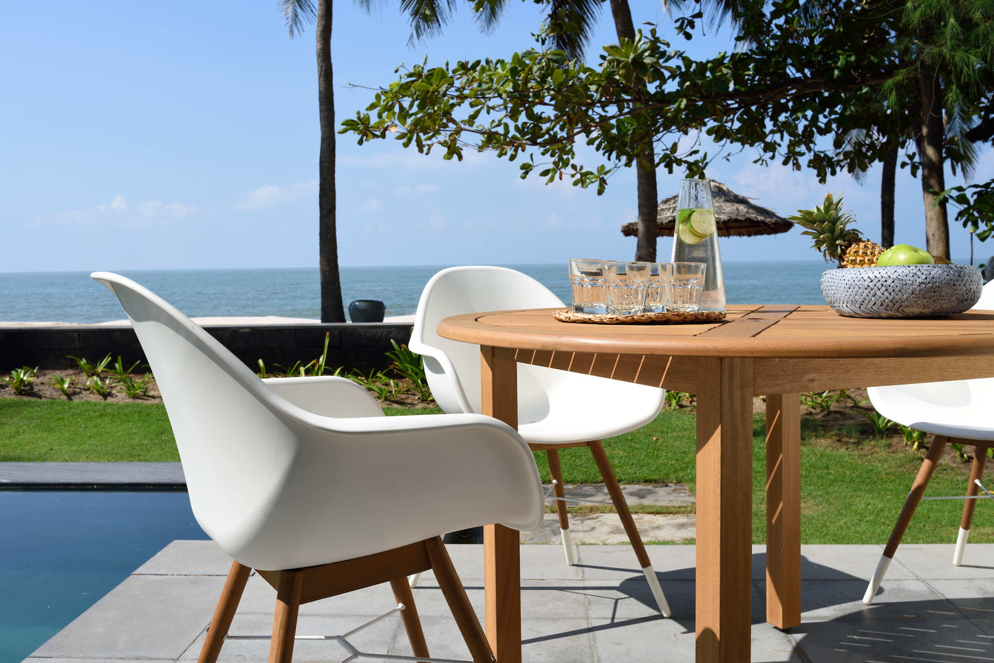 Oldbury Round Table and 4 Chamonix Carver Armchair Dining Set